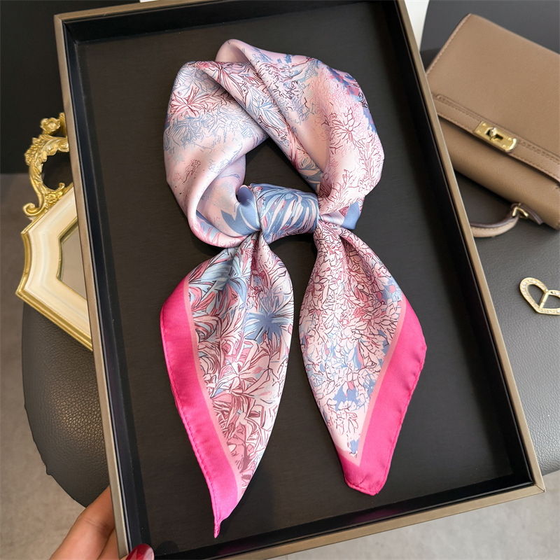 Luxury Bags In China - وشاح حريري بتصميم فاخر مطبوع للنساء،