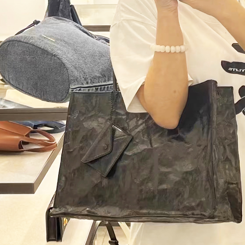 أكياس محفورة على ورق كرافت الك - مراجعة Luxury Bags On Sale وسعره