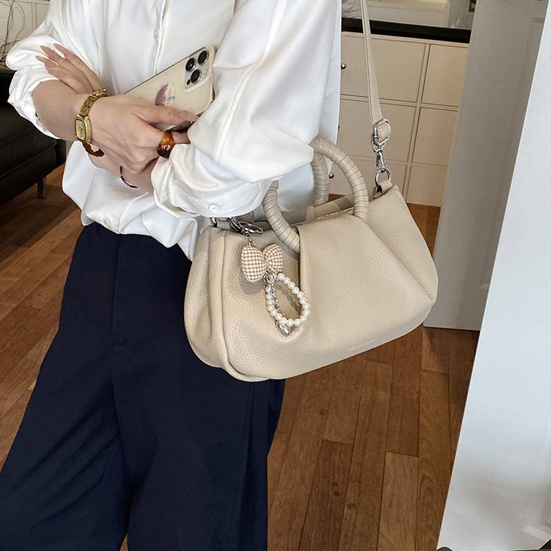 حقائب بتصميم مطوي ومقبض دائري  - مراجعة Luxury Bags On Sale وسعره