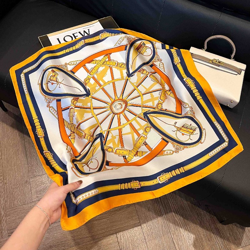 وشاح حريري مربع نحيف بتصميم فا - مراجعة Luxury Bags In China وسعره