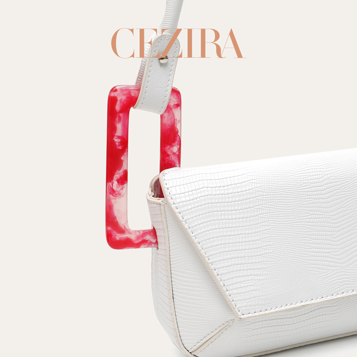 حقيبة كتف مربعة الشكل من الجلد - مراجعة Luxury Bags That Are Vegan وسعره